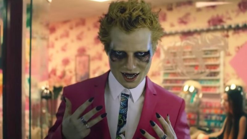 Ed Sheeran se transforma em vampiro no clipe de 'Bad Habits'; assista