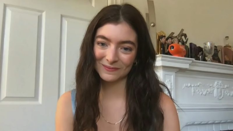 Lorde explica como foi feita capa de 'Solar Power' censurada na TV