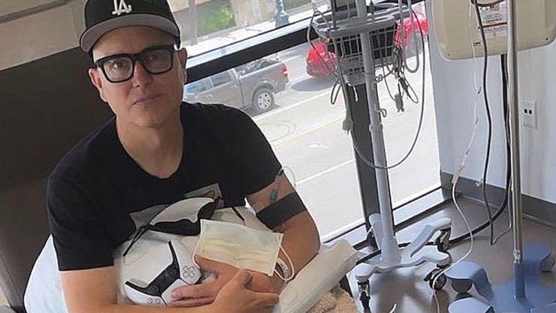Blink-182: Mark Hoppus revela luta contra câncer e recebe apoio de Tom DeLonge e Travis Barker
