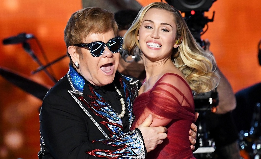 Miley Cyrus e Elton John fazem cover de ‘Nothing Else Matters’, do Metallica; ouça