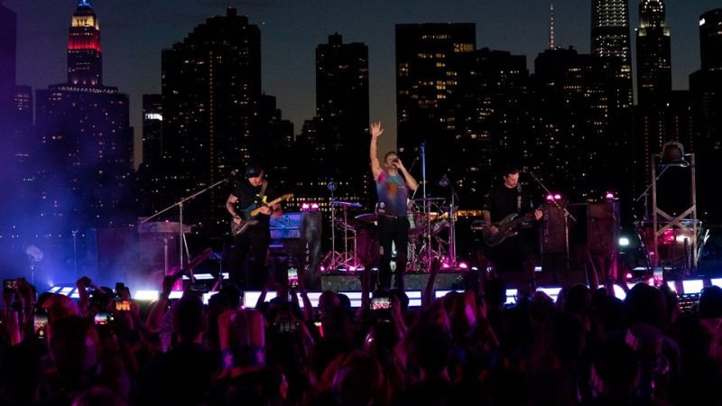 Coldplay toca 'Higher Power' em evento de 4 de julho em Nova York; assista