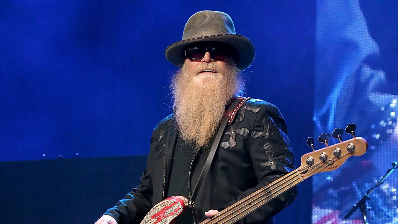 Dusty Hill, baixista do ZZ Top, morre aos 72 anos