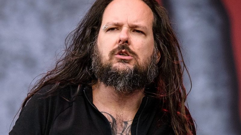 Jonathan Davis, do Korn, testa positivo para Covid-19