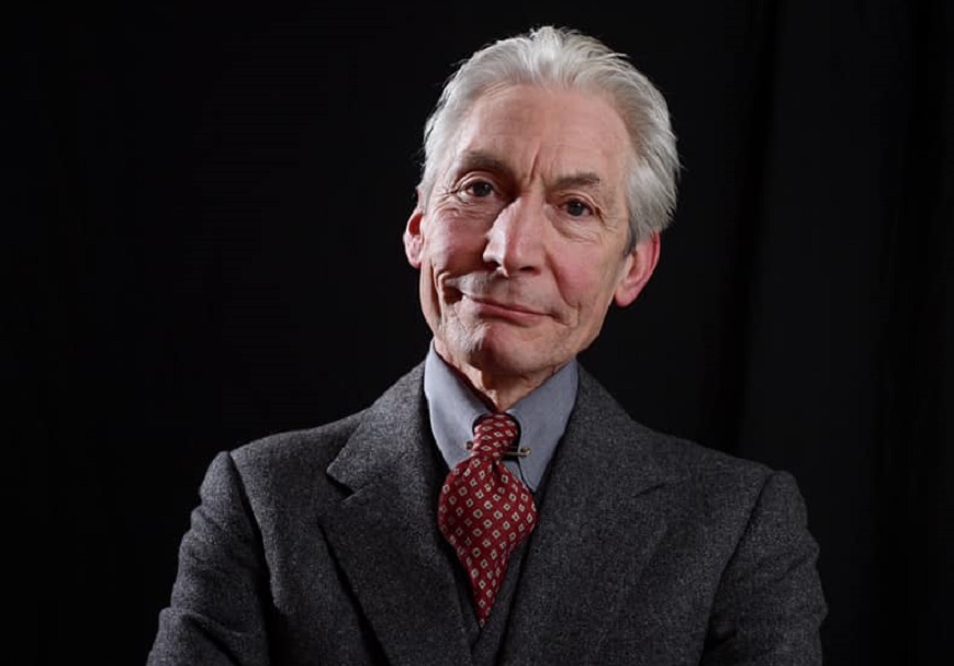 Charlie Watts, baterista dos Rolling Stones, morre aos 80 anos