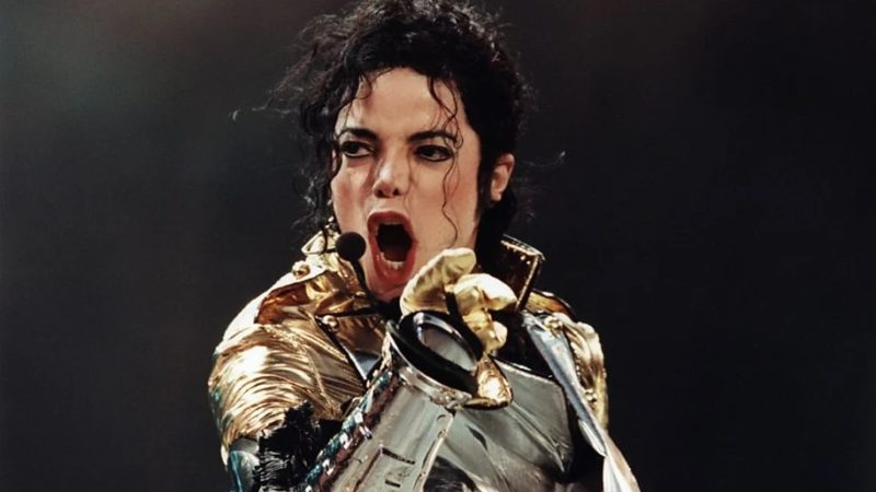 Michael Jackson: mulher diz ser casada com espírito do 'Rei do Pop'