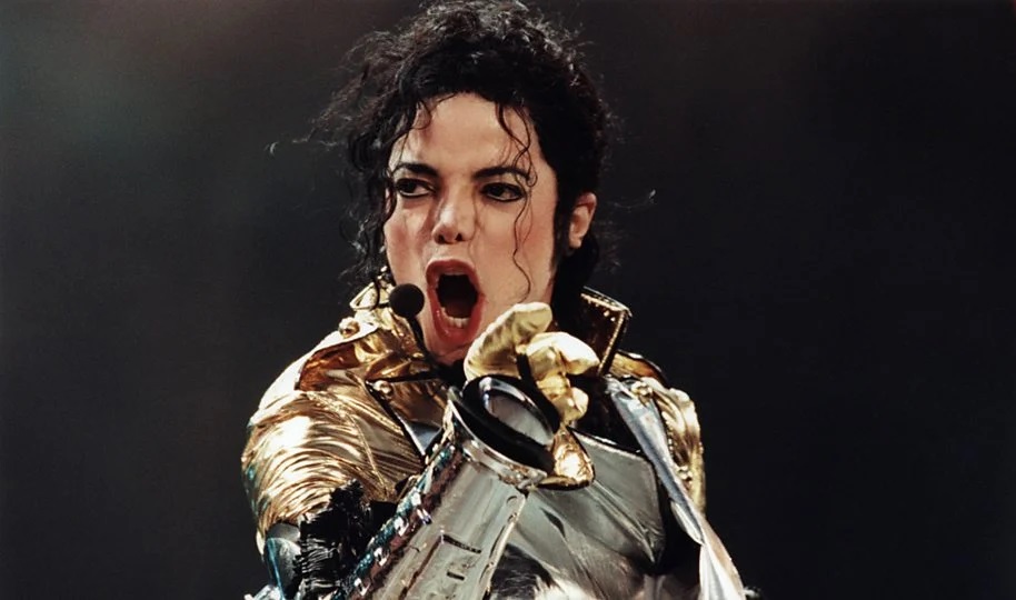 Michael Jackson: mulher diz ser casada com espírito do ‘Rei do Pop’