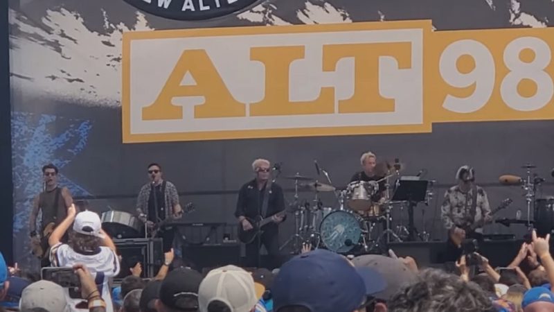 Offspring faz primeiro show desde saída de baterista