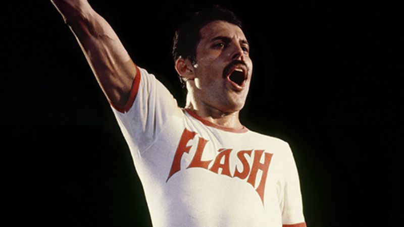 Queen enfrentou ‘muita resistência’ ao gravar trilha de 'Flash Gordon', recorda Brian May