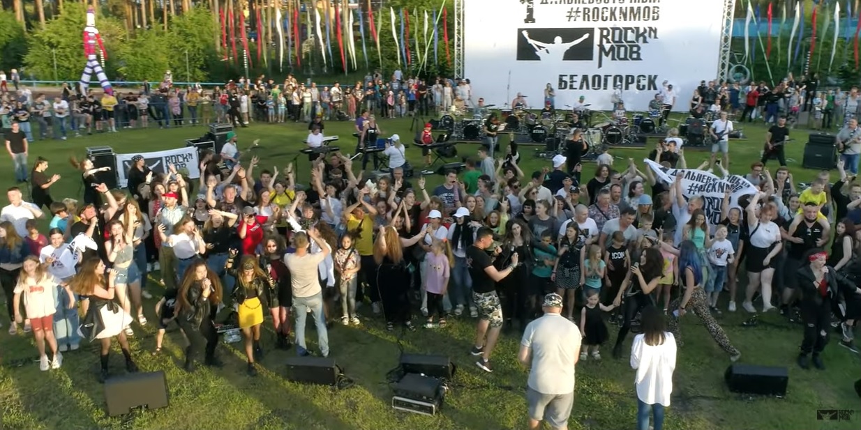 AC/DC: 80 músicos tocam ‘Back in Black’ na Rússia; assista