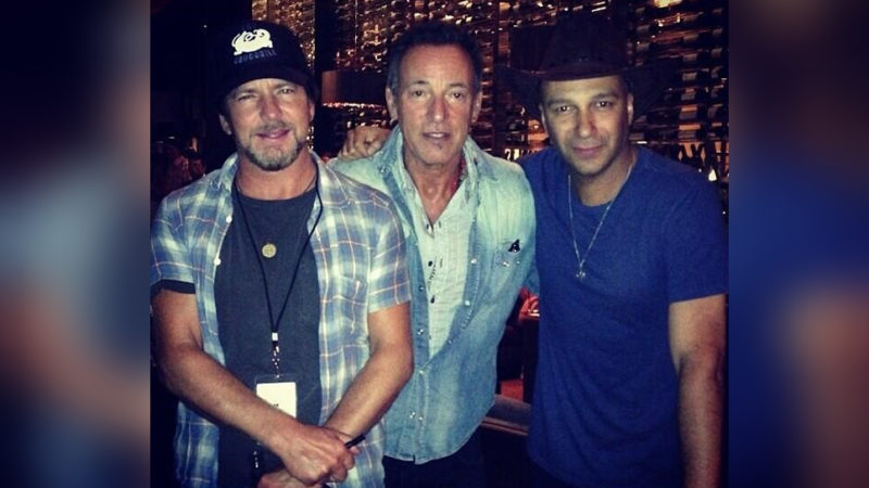 Tom Morello, Bruce Springsteen e Eddie Vedder lançam versão de 'Highway To Hell', do AC/DC