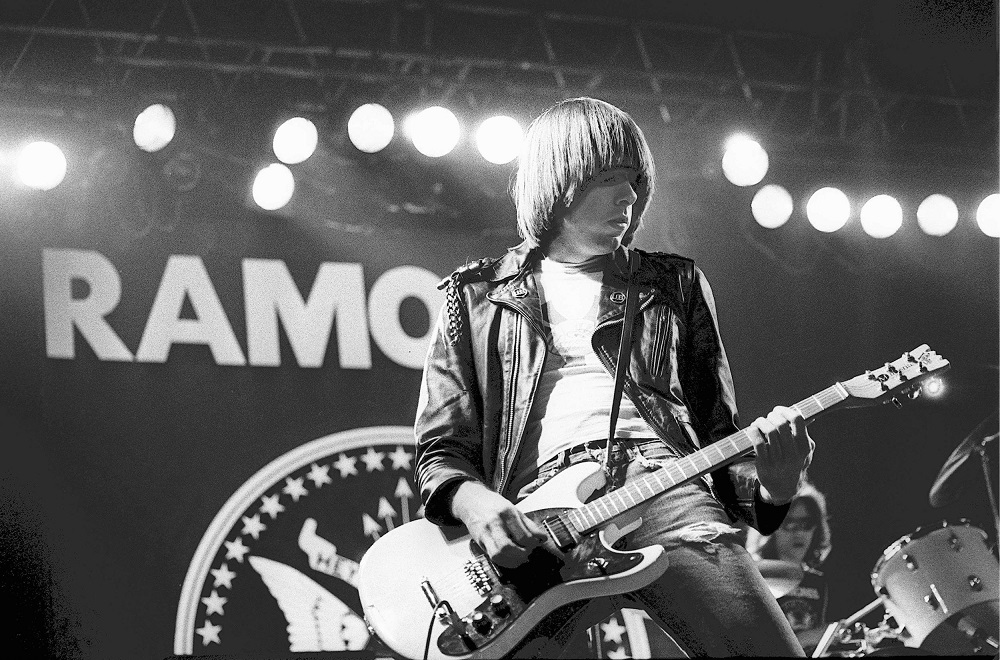 Guitarra de Johnny Ramone, usada em todos os álbuns dos Ramones, vai a leilão