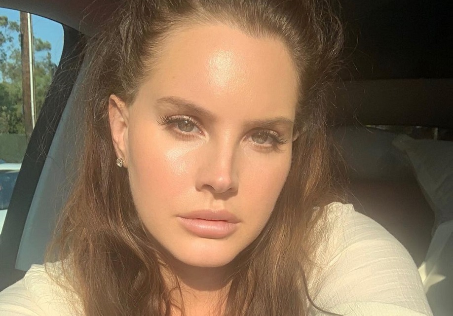 Lana Del Rey anuncia que vai desativar suas redes sociais