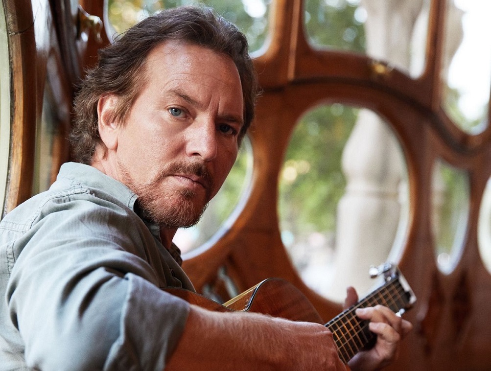 Eddie Vedder anuncia novo álbum solo e lança o single ‘Long Way’