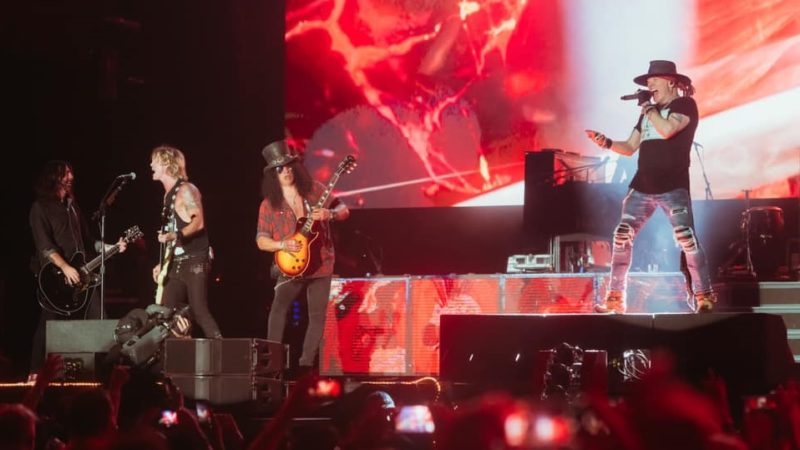 Guns N' Roses tem som desligado em show com Dave Grohl; assista