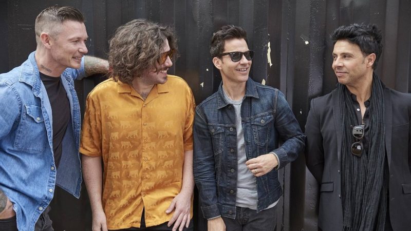 Stereophonics anuncia novo álbum e lança a inédita 'Hanging On Your Hinges'; confira lyric video