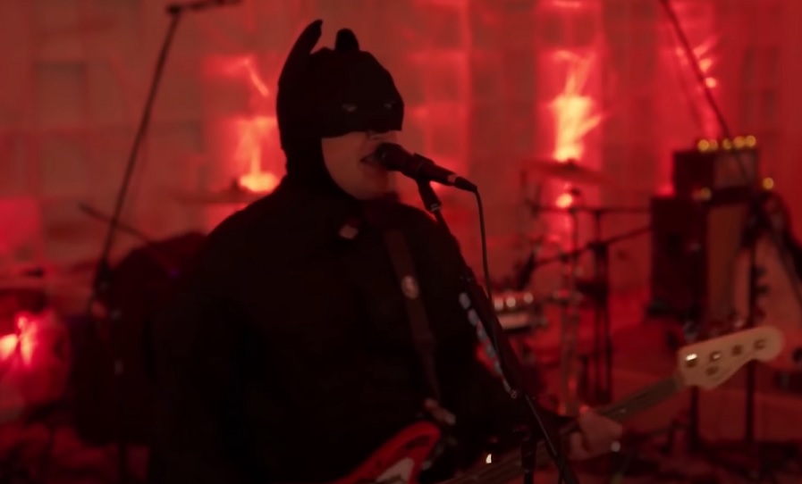 Mark Hoppus, do Blink-182, retorna aos palcos após vencer o câncer; assista
