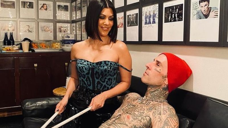 Travis Barker (Blink-182) pede Kourtney Kardashian em casamento