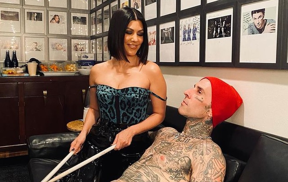 Travis Barker (Blink-182) pede Kourtney Kardashian em casamento