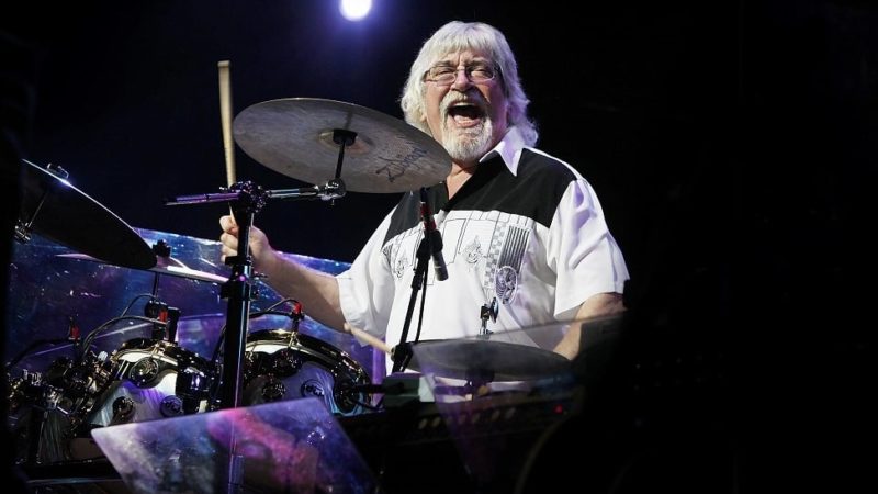 Graeme Edge, baterista e fundador do The Moody Blues, morre aos 80 anos