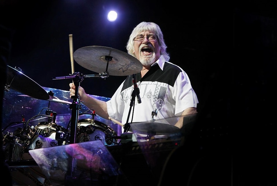 Graeme Edge, baterista e fundador do The Moody Blues, morre aos 80 anos