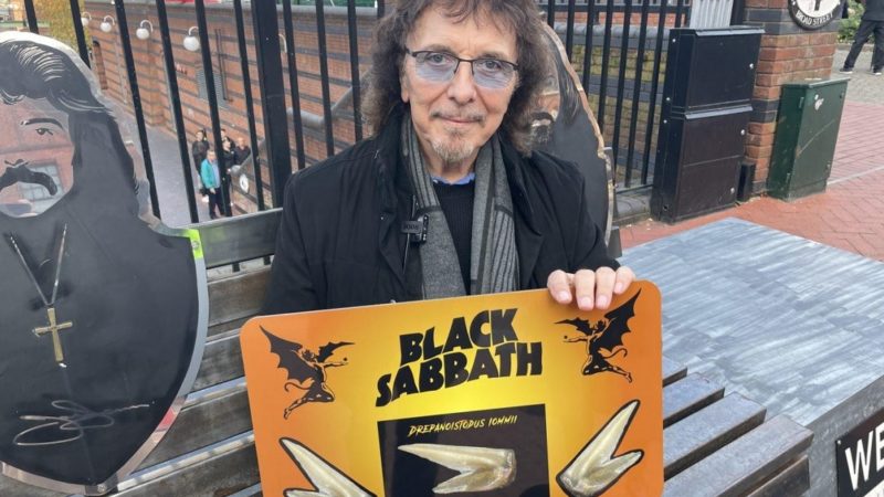 Tony Iommi, do Black Sabbath, conhece fóssil batizado com seu nome