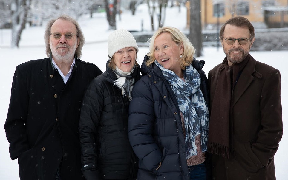ABBA lança single natalino ‘Little Things’; assista clipe