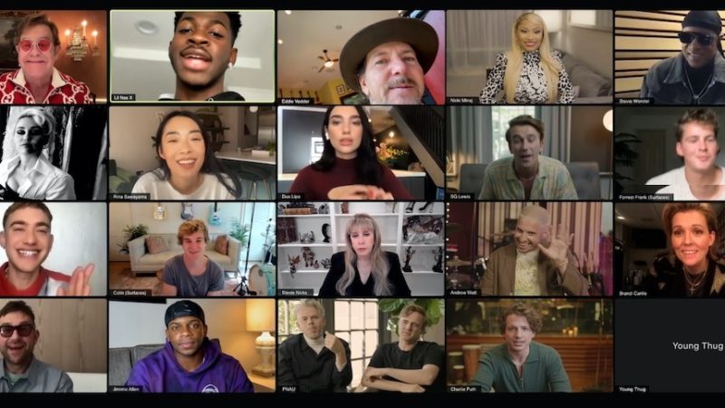 Elton John reúne Eddie Vedder, Miley Cyrus, Dua Lipa e Damon Albarn em chamada de vídeo