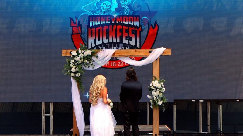 Festival promove casamentos no palco com shows de Scott Stapp e Sugar Ray