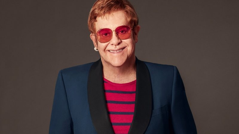 Elton John adia shows após testar positivo para a covid-19