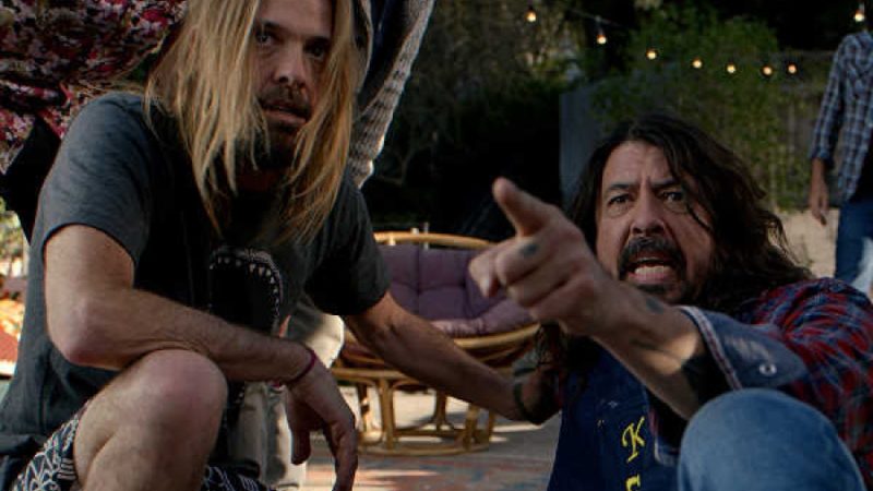 Foo Fighters: filme 'Terror no Estúdio 666' ganha data de estreia no Brasil