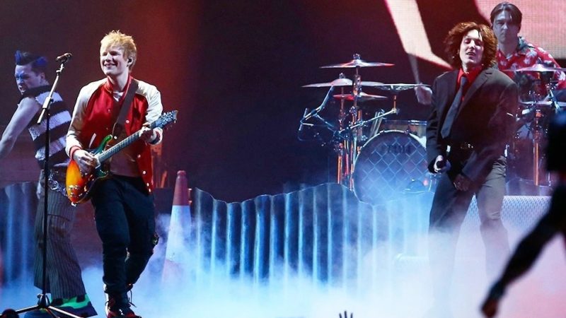 Ed Sheeran e Bring Me The Horizon tocam juntos 'Bad Habits' no Brit Awards; assista