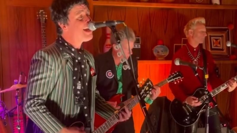 Green Day faz cover do Nirvana na festa de 50 anos de Billie Joe Armstrong; assista