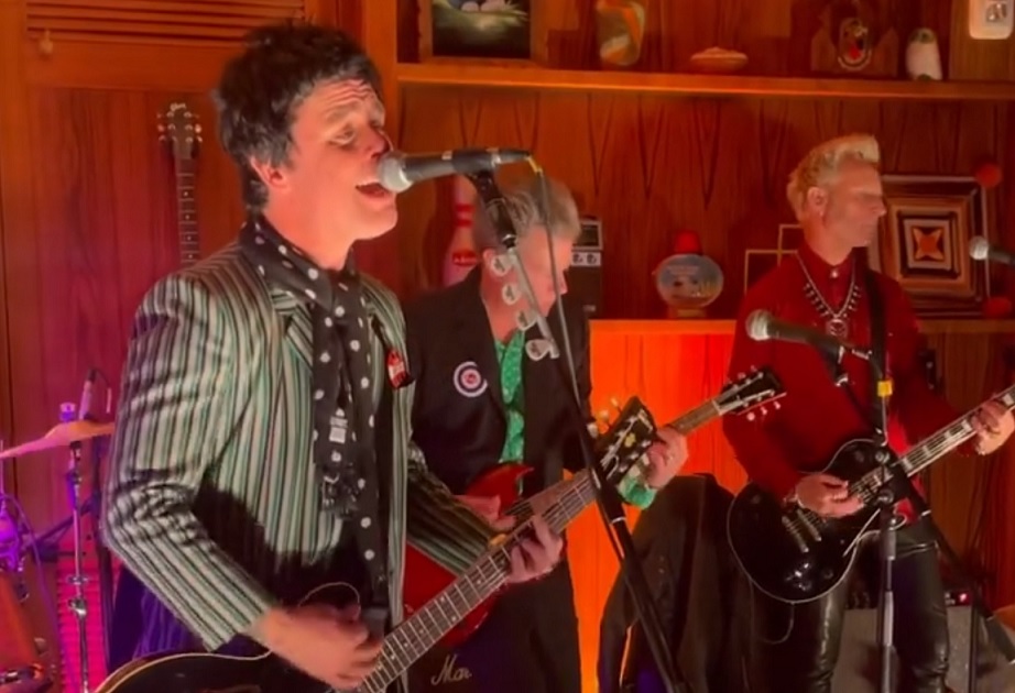 Green Day faz cover do Nirvana na festa de 50 anos de Billie Joe Armstrong; assista