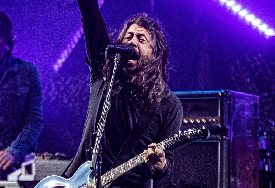 Foo Fighters encerra Lollapalooza Argentina com sucessos e homenagem ao Queen; assista