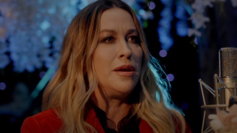 Alanis Morissette lança versão orquestrada de 'You Oughta Know' para série 'Bridgerton'