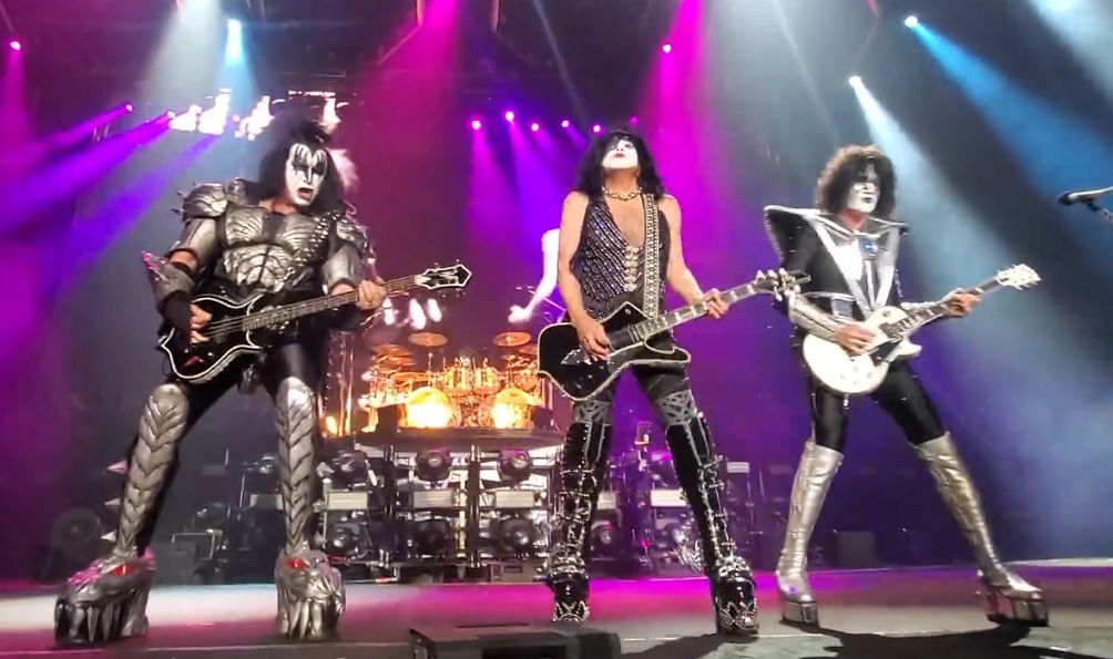 KISS inicia turnê sul-americana de despedida no Chile; assista