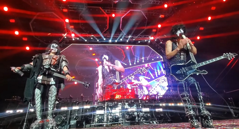 KISS inicia turnê brasileira de despedida em Porto Alegre; assista