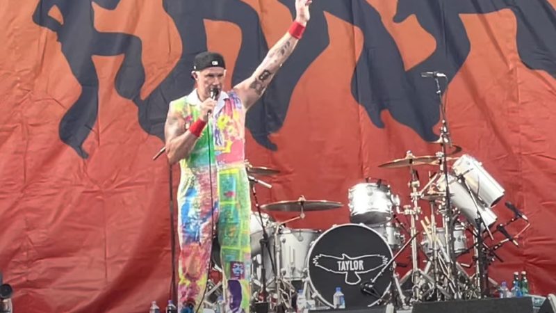 Red Hot Chili Peppers faz show em homenagem a Taylor Hawkins, do Foo Fighters