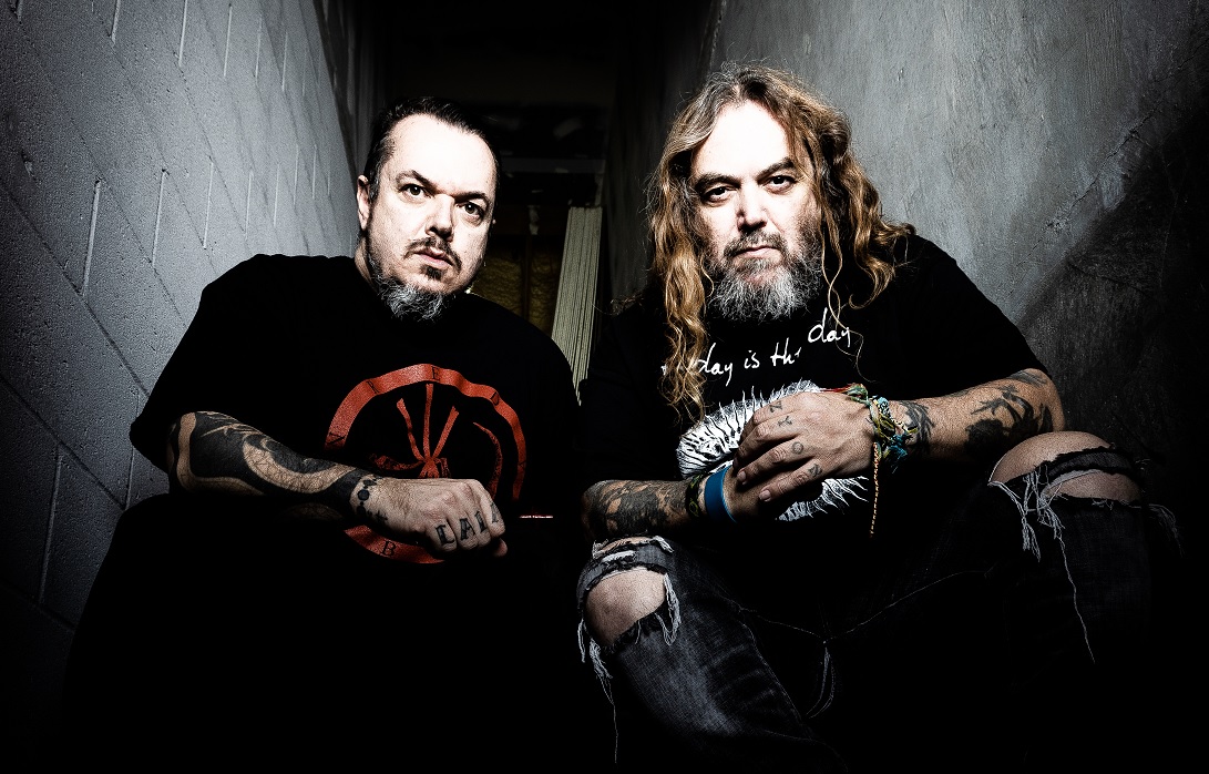 Max e Iggor Cavalera regravam primeiros trabalhos do Sepultura e anunciam turnê