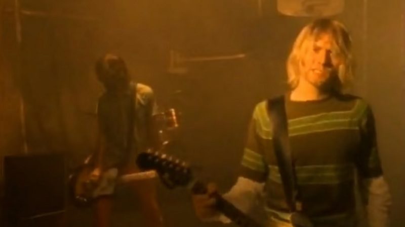 Guitarra de Kurt Cobain usada no clipe de ‘Smells Like Teen Spirit’ é leiloada por R$ 22 milhões