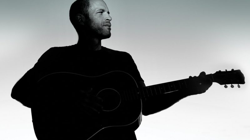 Jack Johnson lança novo álbum 'Meet The Moonlight', o primeiro em cinco anos