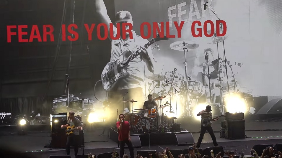 Rage Against The Machine retorna aos palcos após 11 anos; confira vídeos
