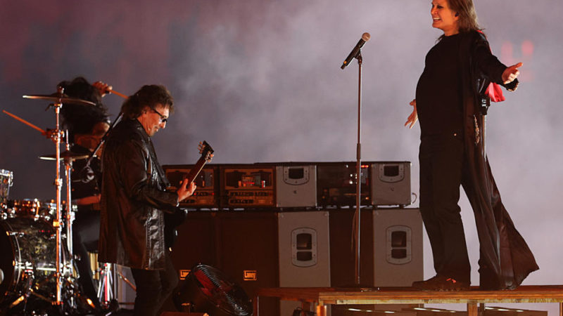 Ozzy Osbourne e Tony Iommi se reúnem para tocar clássicos do Black Sabbath