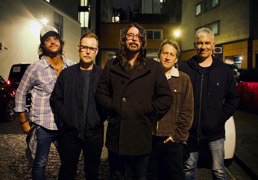 Foo Fighters anuncia show solo em Curitiba