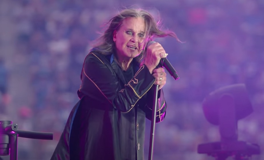 Ozzy Osbourne divulga vídeo de sua performance no show do intervalo da NFL