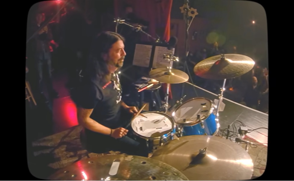 Dave Grohl inicia ‘Hannukah Sessions 2022’ com cover de ‘Spinning Wheel’