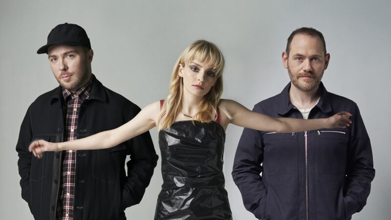 CHVRCHES anuncia shows solo no Rio e em São Paulo