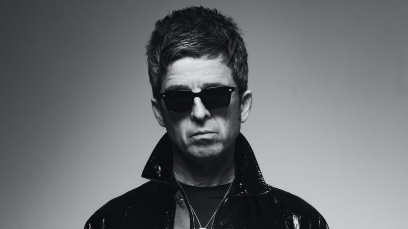 Noel Gallagher anuncia novo álbum e lança clipe de 'Easy Now'