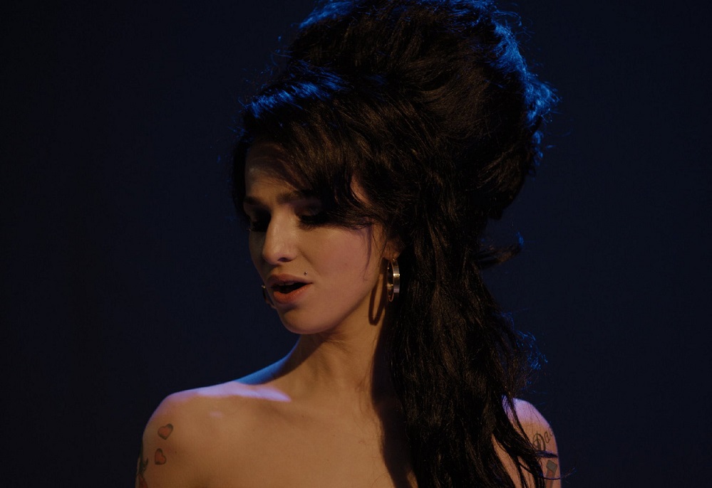 Cinebiografia de Amy Winehouse ganha primeira imagem