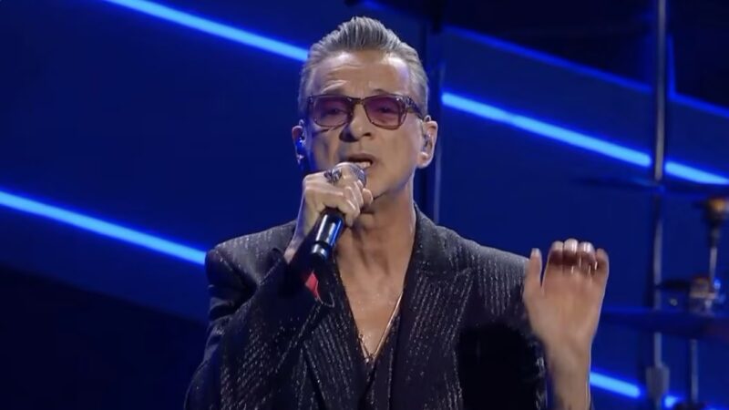 Depeche Mode estreia ao vivo novo single 'Ghosts Again' no Festival de Sanremo; assista